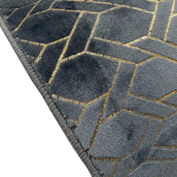 Predstavujeme vám koberec Moronis Typ 2 s rozmermi 100x140 cm v elegantnej tmavosivej farbe, ktorý je ideálnym doplnkom pre váš interiér. Tento moderný koberec od značky KONDELA sa vyznačuje jednoduchou montážou a kvalitným spracovaním z polyesteru, čo zaručuje jeho dlhú…