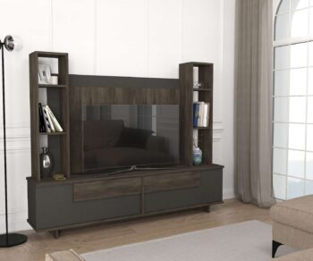 Zoznámte sa s MURDO, vysokým TV stolíkom, ktorý svojim dizajnom v tmavo hnedej a antracitovej farbe pridáva každej obývacej izbe elegantný a moderný vzhľad. Tento robustný kus nábytku ponúka praktické úložné riešenie vďaka svojim dvom plným dverám a úzkemu, ale vysokému profilu, ktorý šetrí priestor a zároveň poskytuje dostatok úložného priestoru.Kľúčové vlastnostiTyp tovaru: TV stolíkMateriál: Odolné LTD s hrúbkou 18 mm, čo zaručuje vysokú odolnosť a dlhú životnosť.Rozmery: 180 x 145 x 22 cm, ideálny pre veľké obývacie priestory, kde dominuje moderný dizajn.Farba: Kombinácia tmavo hnedej a antracitovej dodáva sofistikovaný a profesionálny vzhľad.Vybavenie: Dve skrinky poskytujú bohatý úložný priestor pre elektroniku, knihy a iné predmety.Počet dverí, dvierok: Dve dvere, ktoré sú praktické a zároveň udržujú vzhľad jednoduchý a elegantný.Dodatočné informácie: Dodávame v demontovanom stave, čo uľahčuje transport a zostavenie produktu.TV stolík MURDO je perfektnou voľbou pre tých, ktorí hľadajú elegantný, ale praktický kus nábytku, ktorý zvýrazní moderný charakter ich domova. Jeho dizajn a funkčnosť sú pripravené splniť očakávania aj tých najnáročnejších používateľov.