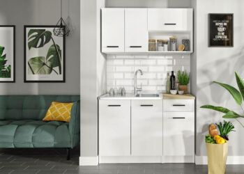 Jednoduchá kuchynská linka NIKA 120 má atraktívne prevedenie biela. Materiál LTD je jednoduchý na údržbu. Plastové úchytky.Horné skrinky sú vysoké 58 cm, dolné skrinky majú výšku 84 cm. Montážna lišta nie je súčasťou horných skriniek. Pracovná doska vo farbe dub sonoma je súčasťou skriniek 40 cm. Drez je potrebné dokúpiť.Dodávame demonte.