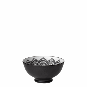 Miska z kolekcie Basic Levante s priemerom 14 cm je spojením originálneho orientálneho dizajnu s funkčnosťou. Matné prevedenie vytvára príjemný kontrast s detailne zdobeným vnútrom, ktoré obohatí každé stolovanie. Miska je ako stvorená na servírovanie polievok, cereálií a iných chutných jedál.