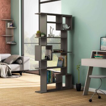 RAYMOND - Moderný dizajnový regál v elegantnom antracite Typ: Regál, knižnica Materiál: Kvalitný melamín a VT laminát Rozmer: 173 x 92 x 25 cm - ideálne sa hodí do každej obývačky Farba: Antracit - sofistikovaná a moderná voľba, ktorá dodá vášmu priestoru jedinečný charakter  Vybavenie: 5 priestranných políc ponúka bohatý úložný priestor pre knihy, dekorácie a mnoho ďalšieho  Štýl: Moderné a dizajnové riešenie s dokonalými líniami a estetikou Hrúbka materiálu: 18mm - zaisťuje dlhú životnosť a pevnosť produktu  Regál RAYMOND v odtieni antracitu spája najnovšie dizajnové trendy s funkcionalitou, čo vytvára nepostrádateľný doplnok pre vašu obývaciu miestnosť.