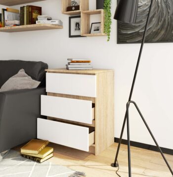 SILVIA60: Moderná komoda v kontrastnom prevedení dub Sonoma a bielej Stretli ste sa už s komodou, ktorá by kombinovala elegantný dizajn s vysokou praktickosťou? SILVIA60 je presne takým kúskom nábytku. Štýlová a funkčná, táto komoda je ideálnym doplnkom do vašej spálne či obývacej izby. Vyrobené z kvalitného materiálu LTD, tento klenot medzi nábytkom je odolný proti opotrebovaniu, pričom ponúka skvelú estetickú hodnotu . Jej rozmery 77 x 60 x 40 cm sú ideálne pre tých, ktorí hľadajú úspornú voľbu, ktorá nezaberie veľa miesta, ale ponúka dostatočný úložný priestor.  Farba: dub Sonoma v kombinácii s bielou prináša svieži a moderný vzhľad. Vybavenie: 3 zásuvky umožňujú systematické uskladnenie vašich vecí. Štýl: moderný a dizajnový vzhľad, ktorý okamžite zvýrazní charakter vášho interiéru.  SILVIA60 je nielen praktická, ale tiež esteticky dokonalá. Jej kombinácia dub Sonoma a bielej farby prinesie do vášho domova sviežosť a moderný nádych. Nechajte sa očariť jej dokonalosťou!