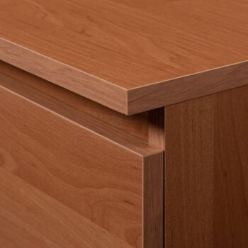 Komoda TRAVI110: Moderná estetika v teplom odtieni jelše Typ tovaru: Komoda, skrinka Vstúpte do sveta sofistikovanej elegancie s TRAVI110< /strong>. Táto moderná komoda vo farbe jelše dodá vášmu interiéru teplý a príjemný pocit, či už ju umiestnite do spálne alebo obývacej izby.  Materiál: LTD - záruka dlhej životnosti a trvanlivosti Rozmer: 80 x 110 x 35 cm - optimálne rozmery pre úložný priestor aj estetický vzhľad < li>Farba: jelša - teplá a vždy moderná Vybavenie: 4 zásuvky - pre jednoduché uskladnenie všetkého dôležitého Štýl: moderné, dizajnové - kombinuje praktickosť s vizuálnym kúzlom 2 dverové - pre lepší prístup a organizáciu vašich vecí Počet políc: 4 - vylepšuje organizáciu a umožňuje ľahké usporiadanie  Nechajte sa očariť kvalitou a štýlom komody TRAVI110 a obohaťte svoj domov o skvelý nábytkový kúsok.
