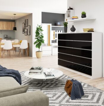 Komoda FREEZ160: Elegantná kombinácia bielej a čierneho lesku Obohaťte svoj interiér o kúsok nábytku, ktorý skvele kombinuje praktickosť s moderným dizajnom. FREEZ160 je komoda, ktorá oslní nielen svojim priestranným úložným priestorom, ale aj výrazným dekorom v lesklom prevedení.  Typ tovaru: Komoda, skrinka  Materiál: Vysoko kvalitný MDF Rozmer: 121 x 160 x 40 cm – ideálne rozmery pre skvelú kapacitu úložného priestoru< /li> Farba: Biela doplnená o čierny lesklý dekor Vybavenie: 6 veľkorysých zásuviek a ďalšie úložné sekcie Štýl: Moderné, dizajnové prevedenie Vzhľad: Široká a vysoká konštrukcia Dekor: Pútavý lesklý povrch, ktorý dodáva komode luxusný vzhľad  FREEZ160 je perfektnou voľbou pre tých, ktorí hľadajú spojenie funkcionality a dizajnu. Či už plánujete umiestnenie do spálne alebo obývačky, táto komoda s lesklým dekorom bude nielen skvele slúžiť, ale aj pridá vášmu interiéru šmrnc. Čiernobiela kombinácia dodá miestnosti sofistikovaný nádych a zároveň vám pomôže udržať všetko v poriadku vďaka svojim priestranným zásuvkám.