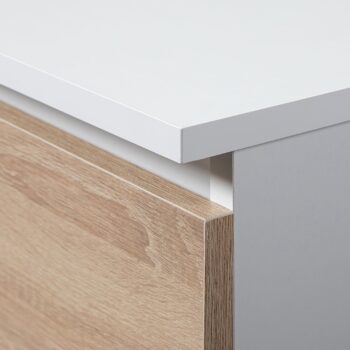 Moderná komoda LEA140 v elegantnej kombinácii bielej a dubu Sonoma Plánujete osviežiť svoju obývačku či spálňu novým kúskom nábytku? Predstavujeme vám komodu LEA140, ktorá kombinuje moderný dizajn s tradičným vzhľadom duba Sonoma. Jej rafinovaný vzhľad a praktickosť ju predurčuje stať sa centrálnym prvkom vášho interiéru.  Typ tovaru: Komoda, skrinka Materiál: LTD  - zaručuje odolnosť a dlhú životnosť Rozmer: 99 x 138 x 40 cm - optimálne rozmery pre vaše potreby Farba:  biela + dub Sonoma - kombinácia modernosti a klasiky Vybavenie: 4 zásuvky a dvierka plné - priestranné uskladnenie vašich vecí Počet dverí, dvierok: 2 dverové Počet políc: 4 - organizácia vašich potrieb nikdy nebola jednoduchšia  Komoda LEA140 nie je len kúskom nábytku, ale aj dokonalým doplnkom, ktorý podčiarkne charakter vášho bývania. Vytvorte harmóniu a funkčnosť v jednom s touto neodolateľnou komodou. Zmeňte svoj domov s komodou LEA140 a urobte z neho miesto snov!