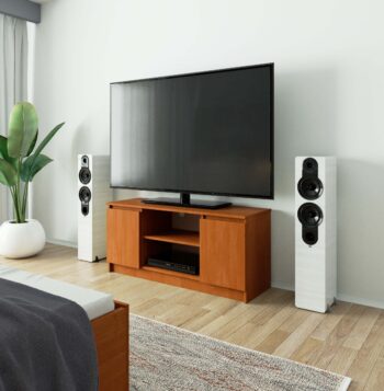 TV stolík ROMANA120 Materiál: LTD Ideálny pre obývaciu izbu s moderným a dizajnovým štýlom. Tento TV stolík je vyrobený z kvalitného materiálu LTD av elegantnej farbe jelša.  Rozmer: 55 x 120 x 40 cm Vybavenie: dvierka plné (skrinka) Počet políc: 2  ROMANA120 je dokonalým doplnkom pre každý interiér, ktorý ocení každý milovník moderného designu.