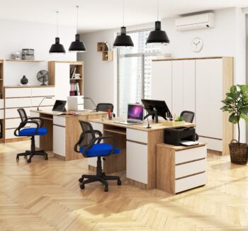 Písací stôl ANNA135: Elegancia duba Sonoma spojená s čistotou bielej Stretnutie tradičného dreva s moderným dizajnom - to je písací stôl ANNA135. S dokonalou kombináciou duba Sonoma a sviežej bielej predstavuje stôl, ktorý nie je len funkčný, ale aj esteticky pôsobivý. Ideálny pre detskú izbu, kancelária či pracovňu, tento stôl je stvorený pre tých, ktorí hľadajú dokonalú rovnováhu medzi štýlom a funkciou. Najvýznamnejšie vlastnosti produktu:  Materiál: Kvalitné LTD s elegantným povrchom duba Sonoma doplneným sviežou bielou - kombinácia trvanlivosti a štýlového vzhľadu< /li> Rozmery: 77 x 135 x 50 cm - ideálna veľkosť pre moderné životné priestory Farba: Dub Sonoma doplnený bielou - unikátny spojenie, ktoré dodáva interiéru výraz Vybavenie: 2 priestranné zásuvky a výsuvná doska na klávesnici - komfortné a efektívne riešenie Štýl: Moderný a dizajnový - perfektný pre súčasné interiérové trendy Počet políc: 5 - ponúka dostatok miesta na uskladnenie všetkých nevyhnutností  Investujte do kvality a štýlu s písacím stolom ANNA135. Či už plánujete modernizovať detskú izbu alebo priniesť novú energiu do pracovného priestoru, tento stôl je ideálnym riešením.