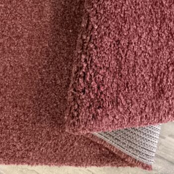 Moderný shaggy koberec v červenej farbe Šírka: 80 cm | Dĺžka: 150 cm