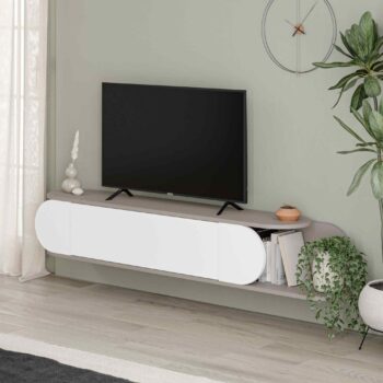 TV Stolík MELGA: Elegancia svetlá mocca pre vašu obývaciu izbu Zamýšľate sa nad kúpou nového TV stolíka pre vašu obývačku? Potom nenechajte ujsť MELGA. Jeho moderný dizajn vo svetle moka odtieňa prináša jedinečný vzhľad a funkčnosť do vášho domova.  Materiál: Vybraný melamín a VT laminát, ktorý zaisťuje dlhú odolnosť a minimálnu údržbu.< /li> Rozmery: 30 x 180 x 29.6 cm - ideálny pre rôzne veľkosti televízií a doplnkov. Farba: Výnimočná kombinácia svetlá mocca a biele, čo dodáva stolíku výrazný a elegantný vzhľad. Funkcia: Intuitívne push to open systém pre jednoduché otváranie.  Vybavenie: Výklopné priehradky, poskytujúce množstvo úložného priestoru. Tvar: Klasický obdĺžnikový a rovný dizajn, dokonale zapadne do každého moderného interiéru. Hrúbka materiálu: 18mm pre solídnu a stabilnú konštrukciu.  TV stolík MELGA je nielen praktickým riešením pre váš televízor, ale tiež dizajnovým kúskom, ktorý upúta pozornosť a oživí atmosféru vašej obývačky.