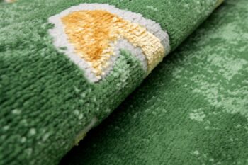 Moderný zelený koberec s originálnym zlatým vzorom Šírka: 80 cm | Dĺžka: 150 cm