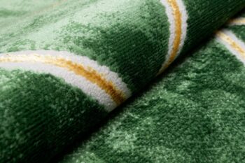 Moderný zelený koberec so zlatým vzorom trojuholníkov Šírka: 120 cm | Dĺžka: 170 cm