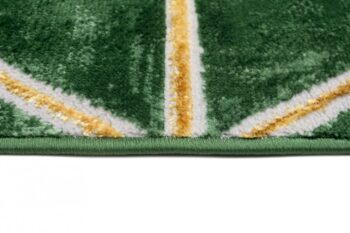 Moderný zelený koberec so zlatým vzorom trojuholníkov Šírka: 140 cm | Dĺžka: 200 cm