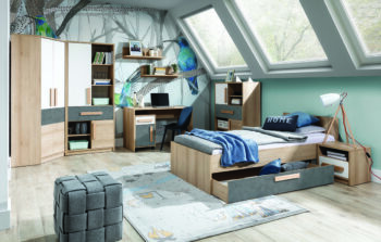 S kvalitným a moderným nábytkom Aurin vyskladáte pracovňu či študentskú izbu presne podľa Vašich predstáv. Zásuvkovú komodu AURIN CH-850-3DR musíte mať aj vy! Jej rozmery sú (ŠxHxV): 83,1x39,6x84,1 cm. Jej nezvyčajný dizajn nezostane bez povšimnutia. Zásuvky sa môžu pochváliť…