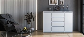 Ak hľadáte komodu, ktorá je priestranná, prakticky usporiadaná a navyše dobre vyzerá, práve ste ju našli. Dvojdverová komoda KRAMFORS je stelesnením dokonalosti. Štyri zásuvky v strede komody a dve skrinky po oboch jej stranách sa postarajú o Vaše oblečenie alebo iné doplnky, či dokumenty, ktoré…