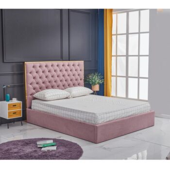 Doprajte svojmu telu príjemný oddych po celom dni v manželskej posteli s roštom a úložným priestorom NADIA 160x200 cm. Rozmery postele sú (ŠxHxV): 170x217x130, pričom plocha na spanie je (ŠxH): 160x200 cm. Výška postele po rošt je 23 cm. Posteľ je čalúnená kvalitnou látkou v staroružovej farbe.…