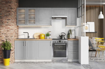 Kuchynská zostava NATY v klasickom štýle je vhodná do domácnosti zariadených v škandinávskom štýle.Korpus i sokel skriniek je vo farbe popol, materiál lamino doska. Dvierka sú vyrobené z kvalitnej MDF dosky  (lamino). Farebné prevedenie svetlo šedá ( až biela ). Skrinky majú výškovo nastaviteľné nožičky (100 mm). Úchytky z nerezovej ocele.Zásuvky typu metalbox. Sklo vo vitríne - satinato.Pracovnú dosku i drez je potrebné zakúpiť samostatne. Spotrebiče vyobrazené na obrázku nie sú súčasťou zostavy.V zostave 240 sa nachádzajú skrinky: - D80 ZL - skrinka pod drez 80 cm - D60 P/L - dolná jednodverová 60 cm - D40 S/3 - dolná so zásuvkami 40 cm - WS80 - horná vitrína 80 cm - W60 P/L - horná 60 cm - W60 OKGR - digestorová výklopná 60 cm - W40 P/L - horná 40 cm Výška/hĺbka dolných skriniek: 82/44,6 cm. Výška/hĺbka horných skriniek: 72/28,8 cm (digestorová 36/28,8 cm).Dodávame v demonte.Reklamné video k tomuto produktu si môžete pozrieť tu:https://youtu.be/aa_Cp-5I-_Q 