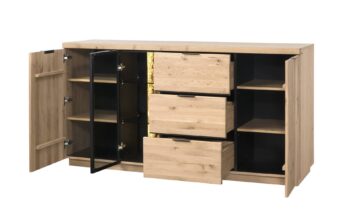 NEAPOL je elegantný a štýlový sektor vo farebnom prevedení dub bianco. Nábytok je vyrobený z kartáčovaného dubového masívu s tmavým sklom. Vonkajšia strana korpusu je vyrobená z kvalitnej dubovej dýhy. Vnútorná strana korpusu je vyrobená z LTD dosky, ktorá je nenáročná na údržbu.Police sú z tmavého dymového skla a dubovej dýhy. Pánty sú vybavené systémom pomalého zatvárania. Úchytky  sú vyrobené z kovu, v čiernej farbe. Nábytok disponuje okrúhlymi plastovými nožičkami, ktorú sú v čiernom prevedení. Povrchová úprava olejom bianco zvýrazňuje krásnu štruktúru dreva, pričom poskytuje dlhodobú ochranu voči opotrebovaniu.Komoda je kombinovaná, trojdverová. V strednej časti sa nachádzajú tri praktické zásuvky. Jedny dvierka sú presklené. Farebné prevedenie: dub bianco.Rozmery (š,v,h): šírka: 180 cmvýška: 93 cmhĺbka: 46 cmV našej ponuke nájdete aj ďalšie prvky sektoru NEAPOL. 