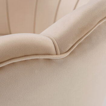 Kreslo Noblin v elegantnej béžovej farbe Velvet je ideálnym doplnkom pre každý moderný interiér. Toto klasické kreslo od značky KONDELA ponúka nielen štýlový vzhľad, ale aj vysokú funkčnosť a pohodlie. Jeho jednoduchá montáž umožňuje rýchle a bezproblémové zostavenie, čo oceníte…