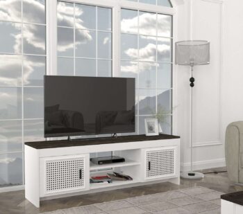 Objavte NODE, TV stolík, ktorý prináša do vašej obývačky nádych orientálneho štýlu. Jeho čistý biely dizajn sa skvele kombinuje s elegantnými a praktickými prvkami, robí z neho ideálnu voľbu pre milovníkov minimalizmu s nádychom exotiky.Špecifikácia produktuTyp tovaru: TV stolíkMateriál: Kvalitný LTD materiál s hrúbkou 18 mm zaisťuje vysokú odolnosť a stabilitu.Rozmery: 150 x 48.2 x 35 cm, poskytujúce dostatok priestoru pre umiestnenie vašej televízie a ďalšie multimediálne zariadenia.Farba: Neutrálna biela, ktorá podčiarkuje čistotu a sviežosť, ideálna pre rozjasnenie vášho priestoru.Štýl: Orientálne motívy dodávajú tomuto kusu nábytku unikátny vzhľad, ktorý je súčasne moderný a bezčasový.Vybavenie: Obsahuje regál a dve skrinky, ktoré ponúkajú praktické riešenie pre úschovu a organizáciu vašich vecí.Počet dverí, dvierok: Dve dvierka poskytujúce skrytý úložný priestor pre nevyhnutné predmety.Dodatočné informácie: Produkt dodávame v demontovanom stave, čo uľahčuje jeho transport a montáž.TV stolík NODE je viac než len praktickým prvkom; je to umelecké dielo, ktoré obohatí akúkoľvek obývaciu izbu. Jeho orientálny charm a funkčné vlastnosti ho robia nielen užitočným, ale aj hlavným vizuálnym prvkom vášho interiéru.