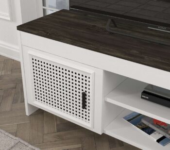 Objavte NODE, TV stolík, ktorý prináša do vašej obývačky nádych orientálneho štýlu. Jeho čistý biely dizajn sa skvele kombinuje s elegantnými a praktickými prvkami, robí z neho ideálnu voľbu pre milovníkov minimalizmu s nádychom exotiky.Špecifikácia produktuTyp tovaru: TV stolíkMateriál: Kvalitný LTD materiál s hrúbkou 18 mm zaisťuje vysokú odolnosť a stabilitu.Rozmery: 150 x 48.2 x 35 cm, poskytujúce dostatok priestoru pre umiestnenie vašej televízie a ďalšie multimediálne zariadenia.Farba: Neutrálna biela, ktorá podčiarkuje čistotu a sviežosť, ideálna pre rozjasnenie vášho priestoru.Štýl: Orientálne motívy dodávajú tomuto kusu nábytku unikátny vzhľad, ktorý je súčasne moderný a bezčasový.Vybavenie: Obsahuje regál a dve skrinky, ktoré ponúkajú praktické riešenie pre úschovu a organizáciu vašich vecí.Počet dverí, dvierok: Dve dvierka poskytujúce skrytý úložný priestor pre nevyhnutné predmety.Dodatočné informácie: Produkt dodávame v demontovanom stave, čo uľahčuje jeho transport a montáž.TV stolík NODE je viac než len praktickým prvkom; je to umelecké dielo, ktoré obohatí akúkoľvek obývaciu izbu. Jeho orientálny charm a funkčné vlastnosti ho robia nielen užitočným, ale aj hlavným vizuálnym prvkom vášho interiéru.