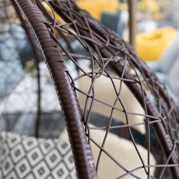 Predstavujeme vám závesné hojdacie kreslo Noela New v elegantnej kombinácii hnedo-krémovej farby, ktoré je ideálnym doplnkom pre váš domov alebo záhradu. Toto moderné kreslo od značky KONDELA ponúka nielen štýlový vzhľad, ale aj vysokú funkčnosť a pohodlie.