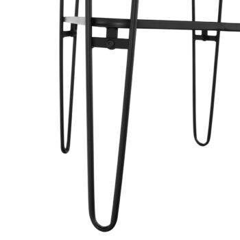 Príručný stolík Noras v elegantnej kombinácii čiernej a dubovej farby je ideálnym doplnkom pre moderné interiéry. Tento štýlový kus nábytku od značky KONDELA sa vyznačuje jednoduchým, no zároveň sofistikovaným dizajnom, ktorý zaujme na prvý pohľad.