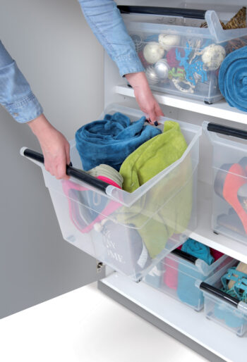 Vyrobený z kvalitného plastu, tento hranatý úložný…