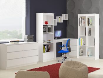 Elegantná nástenná polica VALERIA25X25 v čisto bielom prevedení  Oživte svoju obývaciu izbu s nástennou policou VALERIA25X25. Jej čisto biely odtieň prinesie do interiéru sviežosť a pocit priestoru, a jej kompaktné rozmery zaručujú ľahké umiestnenie v akomkoľvek kúte miestnosti.   Typ tovaru: Nástenná polica - dokonalý doplnok pre každú obývaciu izbu. Materiál: LTD - odolný a ľahko udržiavateľný. Rozmer: 25 x 25 x 15 cm - ideálny pre malé aj väčšie miestnosti. Farba: Biela - univerzálna a čistá farba pre ľahký a moderný vzhľad. Počet políc: 3 - perfektný na uloženie obľúbených kníh, kvetov alebo dekorácií.   S policou VALERIA25X25 urobíte zo svojej obývačky skutočný skvost, kde budú vaše najobľúbenejšie predmety vždy na očiach.