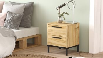 LEVY 24 - Nočný stolík pre Vašu spálňuDesign a Kvalita: Predstavujeme Vám LEVY 24, elegantný nočný stolík, ktorý je dokonalým doplnkom pre každú spálňu. Vyrobený z kvalitného LTD v odtieni dub Left a dokončený čiernym kovom, tento stolík je nielen krásny, ale aj odolný a dlhotrvajúci.Rozmery a Funkcie: So svojimi kompaktnými rozmermi 40 x 35 x 49 cm, LEVY 24 je ideálny do akéhokoľvek priestoru. Vybavený dvoma zásuvkami, ponúka dostatok úložného priestoru pre vaše knihy, ovládače a iné nočné potreby.Typ tovaru: Nočný stolíkMateriál: LTD a kovFarba: Dub Left + čiernaVybavenie: 2 zásuvkyInvestujte do kvality a štýlu s nočným stolíkom LEVY 24 a obohaťte svoju spálňu o eleganciu a funkčnosť.Dodávame v demonte.