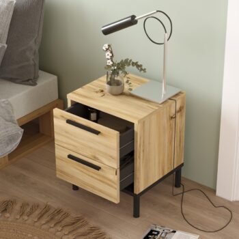 LEVY 24 - Nočný stolík pre Vašu spálňuDesign a Kvalita: Predstavujeme Vám LEVY 24, elegantný nočný stolík, ktorý je dokonalým doplnkom pre každú spálňu. Vyrobený z kvalitného LTD v odtieni dub Left a dokončený čiernym kovom, tento stolík je nielen krásny, ale aj odolný a dlhotrvajúci.Rozmery a Funkcie: So svojimi kompaktnými rozmermi 40 x 35 x 49 cm, LEVY 24 je ideálny do akéhokoľvek priestoru. Vybavený dvoma zásuvkami, ponúka dostatok úložného priestoru pre vaše knihy, ovládače a iné nočné potreby.Typ tovaru: Nočný stolíkMateriál: LTD a kovFarba: Dub Left + čiernaVybavenie: 2 zásuvkyInvestujte do kvality a štýlu s nočným stolíkom LEVY 24 a obohaťte svoju spálňu o eleganciu a funkčnosť.Dodávame v demonte.