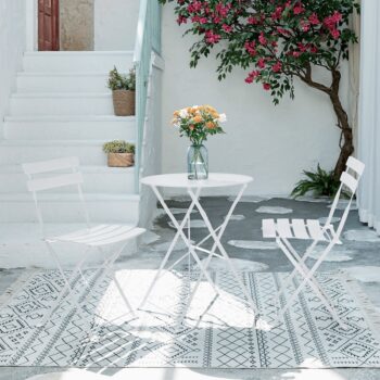 Predstavujeme vám kovový záhradný set Obax v elegantnej bielej farbe, ktorý je ideálnym doplnkom pre vašu záhradu. Tento moderný a štýlový set je navrhnutý tak, aby poskytoval pohodlie a funkčnosť pre dve osoby. Vďaka svojej svetlej farebnosti a hranatému tvaru sa ľahko prispôsobí akémukoľvek…