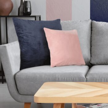Jednoduchý dekoratívny vankúš OLAJA TYP 2 60x60 cm si na prvý pohľad zamilujete vďaka krásnemu farebnému prevedeniu nadčasovej púdrovo ružovej a ihneď si Vás získa aj na prvý dotyk, pretože je vyrobený z jemnej a mäkkej zamatovej látky Velvet. Veľkou výhodou je snímateľný poťah na zips, ktorý tak…