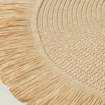 Okrúhla podložka v boho štýle so strapcami - prestieranie 38 cm čierna