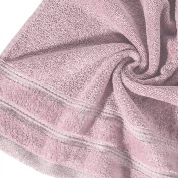 Osuška GLORY v jemnej ružovej farbe, s velúrovým okrajom a lesklou niťou Šírka: 50 cm | Dĺžka: 90 cm
