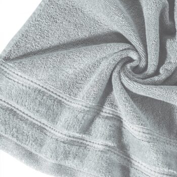 Osuška GLORY v tmavo šedej farbe, s velúrovým okrajom a lesklou niťou Šírka: 70 cm | Dĺžka: 140 cm