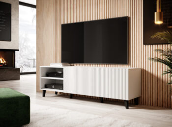 Zariaďte si rozumne a elegantne Váš interiér s TV stolíkom PAFOS 150 2D2K. Ozdobné viditeľné zárezy potiahnuté PVC fóliou sa nádherné dopĺňajú s bielou farbou. Vďaka jeho praktickému a bohatému úložnému priestoru si každá vec nájde svoje miesto. Rozmery sú (ŠxHxV): 150x40x52 cm. Vnútro skriniek je…