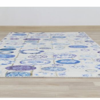 Milujete tradičnú modranskú keramiku? S kobercom PARLIN budete mať jej nádych priamo doma. Veľmi zaujímavý dizajn v podaní kombinácie modrej s krémovou robí z tohto koberca unikátny kúsok. Výrazný vzor, ktorý ho zdobí určite neunikne ani jednému pohľadu. Vyrobený je zo 100% polyestera, ktorý mu…