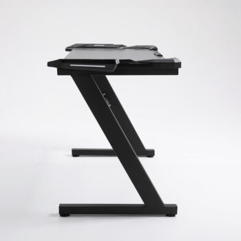 PC stolík JADIS Vám bude vyhovovať po praktickej stránke i po tej estetickej. Svojím jednoduchým čiernym prevedením sa stáva ideálnym kandidátom do každej pracovne i študentskej izby. Nejde o obyčajný stolík, Jadis je herný stolík, ktorý spolu s hráčskym kreslom vytvorí komfortný kútik pre každého…