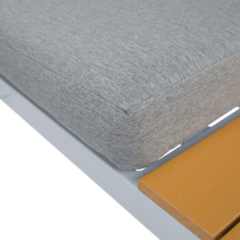 Predstavujeme vám kovový záhradný nábytok Pelor v elegantnej kombinácii farieb biela, svetlosivá a dub. Tento moderný set je ideálnym riešením pre vašu záhradu, kde poskytne pohodlné sedenie až pre šesť osôb. Vďaka svojmu hranatému tvaru a svetlým farebným prevedeniam sa ľahko začlení do…