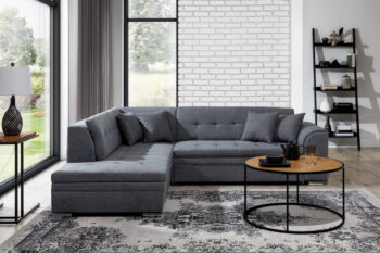 Sedačka PENNY patrí medzi moderné rohové sedačky. Štýlový dizajn v sebe spája rovné línie, zjemnené zaoblením opierok rúk a chrbta. Elegantné prešívanie vytvára vzor na sedacej aj opierkovej časti. Celkový vzhľad dopĺňajú dekoračné vankúšiky, ktoré sú súčasťou sedačky. Tento dominantný kúsok nábytku rozžiari celú miestnosť a stane sa jej neoddeliteľnou súčasťou. Vďaka možnosti rozkladu si vytvoríte spaciu plochu 200 x 126 cm, vhodnú na príležitostné spanie. Dolphinmechanizmus zabezpečí jednoduchú manipuláciu pri rozklade sedačky. Sedačka je vyrobená v kombinácii vlnovcovej pružiny a PUR peny. Touto kombináciou získate maximálne pohodlie pre sedenie či leňošenie. Hustota peny sedacej časti je T3030, hustota peny opierok je T2542.Sedačka je vyrobená v ľavom prevedení rohu. Je celočalúnená, vhodná aj na umiestnenie v priestore. Na čalúnenie je použitá kombinácia látky Berlin 01 a eko-kože Soft 11 Celkové rozmery (š/v/h): 260 x 80 x 205cm. Hĺbka sedenia 58 cm, výška sedenia 40 cm.V našej ponuke nájdete túto sedačku aj v opačnom prevedení rohu ako aj v ďalších módnych a štýlových farbách. 