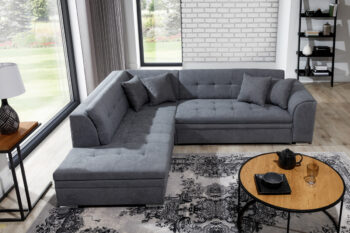 Sedačka PENNY patrí medzi moderné rohové sedačky. Štýlový dizajn v sebe spája rovné línie, zjemnené zaoblením opierok rúk a chrbta. Elegantné prešívanie vytvára vzor na sedacej aj opierkovej časti. Celkový vzhľad dopĺňajú dekoračné vankúšiky, ktoré sú súčasťou sedačky. Tento dominantný kúsok nábytku rozžiari celú miestnosť a stane sa jej neoddeliteľnou súčasťou. Vďaka možnosti rozkladu si vytvoríte spaciu plochu 200 x 126 cm, vhodnú na príležitostné spanie. Dolphinmechanizmus zabezpečí jednoduchú manipuláciu pri rozklade sedačky. Sedačka je vyrobená v kombinácii vlnovcovej pružiny a PUR peny. Touto kombináciou získate maximálne pohodlie pre sedenie či leňošenie. Hustota peny sedacej časti je T3030, hustota peny opierok je T2542.Sedačka je vyrobená v ľavom prevedení rohu. Je celočalúnená, vhodná aj na umiestnenie v priestore. Na čalúnenie je použitá kvalitná látka Monolith 37. Celkové rozmery (š/v/h): 260 x 80 x 205cm. Hĺbka sedenia 58 cm, výška sedenia 40 cm.V našej ponuke nájdete túto sedačku aj v opačnom prevedení rohu ako aj v ďalších módnych a štýlových farbách.  