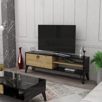 TV stolík PERTH – Moderný a praktický doplnok do vašej obývačkyTV stolík PERTH je perfektnou voľbou pre tých, ktorí hľadajú štýlový a funkčný nábytok do svojej obývačky. Vďaka kombinácii plného dvierka a regálku ponúka praktický úložný priestor pre elektroniku, káble alebo dekorácie. Jeho moderný dizajn a možnosť pripevnenia na stenu z neho robia všestranný doplnok do každého interiéru.Hlavné vlastnosti produktu:Typ tovaru: TV stolíkVhodné do miestnosti: Obývacia izbaMateriál: Melamín, VT laminátRozmery: 53 x 150 x 29.6 cmFarba: Dub + čiernaVybavenie: Plné dvierka a regálokPočet dvierok: 1Hrúbka materiálu: 18 mmDodatočné informácie: Dodávame v demonte, možno pripevniť na stenuStolček PERTH ponúka nielen elegantný vzhľad, ale aj praktické riešenie pre organizáciu a usporiadanie vášho obývacieho priestoru. Jeho kvalitné spracovanie a možnosť pripevnenia na stenu zaisťujú, že bude nielen krásny, ale aj funkčný. Zaobstarajte si TV stolík PERTH a dodajte svojmu interiéru moderný a praktický prvok!