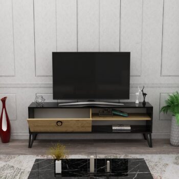 TV stolík PERTH – Moderný a praktický doplnok do vašej obývačkyTV stolík PERTH je perfektnou voľbou pre tých, ktorí hľadajú štýlový a funkčný nábytok do svojej obývačky. Vďaka kombinácii plného dvierka a regálku ponúka praktický úložný priestor pre elektroniku, káble alebo dekorácie. Jeho moderný dizajn a možnosť pripevnenia na stenu z neho robia všestranný doplnok do každého interiéru.Hlavné vlastnosti produktu:Typ tovaru: TV stolíkVhodné do miestnosti: Obývacia izbaMateriál: Melamín, VT laminátRozmery: 53 x 150 x 29.6 cmFarba: Dub + čiernaVybavenie: Plné dvierka a regálokPočet dvierok: 1Hrúbka materiálu: 18 mmDodatočné informácie: Dodávame v demonte, možno pripevniť na stenuStolček PERTH ponúka nielen elegantný vzhľad, ale aj praktické riešenie pre organizáciu a usporiadanie vášho obývacieho priestoru. Jeho kvalitné spracovanie a možnosť pripevnenia na stenu zaisťujú, že bude nielen krásny, ale aj funkčný. Zaobstarajte si TV stolík PERTH a dodajte svojmu interiéru moderný a praktický prvok!