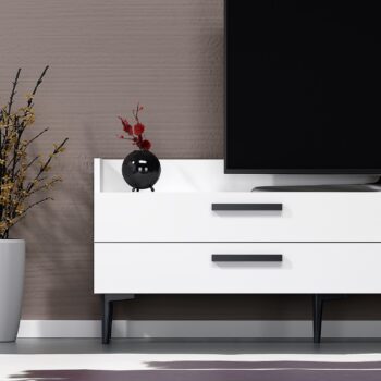 TV stolík PIKE - moderné a praktické riešenie pre vašu obývaciu izbuTV stolík PIKE je ideálnou voľbou pre tých, ktorí hľadajú elegantný a funkčný nábytok do obývačky. Vďaka svojmu modernému dizajnu a praktickému usporiadaniu poskytuje dostatok úložného priestoru a ľahko zapadne do každého interiéru.Vyrobený z kvalitného LTD materiálu s hrúbkou 18 mm, stolík PIKE je zárukou pevnosti a dlhej životnosti. Stolík je vybavený skrinkou s dvoma dvierkami a praktickým regálkom, ktorý umožňuje ľahké usporiadanie vašich multimediálnych zariadení a ďalších doplnkov. Plastové úchytky zaisťujú jednoduché a pohodlné otváranie.Hlavné vlastnosti produktu:Typ tovaru: TV stolíkVhodné do miestnosti: obývacia izbaMateriál: LTDRozmery: 55 x 180 x 29.6 cmFarba: bielaVybavenie: skrinka a regálPočet dvierok: 2Úchytky: plastDodatočné informácie: Dodávame v demonte, plastové nožičkyTV stolík PIKE je dodávaný v demontovanom stave, čo uľahčuje prepravu a montáž. Plastové nožičky zaisťujú stabilitu a ochranu podlahy pred poškodením.