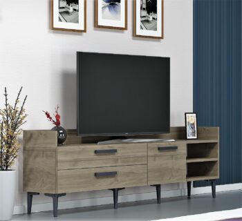 TV stolík PIKE - moderné a praktické riešenie pre vašu obývaciu izbuTV stolík PIKE je ideálnou voľbou pre tých, ktorí hľadajú elegantný a funkčný nábytok do obývačky. Vďaka svojmu modernému dizajnu a praktickému usporiadaniu poskytuje dostatok úložného priestoru a ľahko zapadne do každého interiéru.Vyrobený z kvalitného LTD materiálu s hrúbkou 18 mm, stolík PIKE je zárukou pevnosti a dlhej životnosti. Stolík je vybavený skrinkou s dvoma dvierkami a praktickým regálkom, ktorý umožňuje ľahké usporiadanie vašich multimediálnych zariadení a ďalších doplnkov. Plastové úchytky zaisťujú jednoduché a pohodlné otváranie.Hlavné vlastnosti produktu:Typ tovaru: TV stolíkVhodné do miestnosti: obývacia izbaMateriál: LTDRozmery: 55 x 180 x 29.6 cmFarba: orechVybavenie: skrinka a regálPočet dvierok: 2Úchytky: plastDodatočné informácie: Dodávame v demonte, plastové nožičkyTV stolík PIKE je dodávaný v demontovanom stave, čo uľahčuje prepravu a montáž. Plastové nožičky zaisťujú stabilitu a ochranu podlahy pred poškodením.