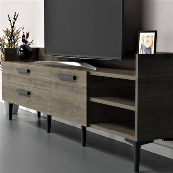 TV stolík PIKE - moderné a praktické riešenie pre vašu obývaciu izbuTV stolík PIKE je ideálnou voľbou pre tých, ktorí hľadajú elegantný a funkčný nábytok do obývačky. Vďaka svojmu modernému dizajnu a praktickému usporiadaniu poskytuje dostatok úložného priestoru a ľahko zapadne do každého interiéru.Vyrobený z kvalitného LTD materiálu s hrúbkou 18 mm, stolík PIKE je zárukou pevnosti a dlhej životnosti. Stolík je vybavený skrinkou s dvoma dvierkami a praktickým regálkom, ktorý umožňuje ľahké usporiadanie vašich multimediálnych zariadení a ďalších doplnkov. Plastové úchytky zaisťujú jednoduché a pohodlné otváranie.Hlavné vlastnosti produktu:Typ tovaru: TV stolíkVhodné do miestnosti: obývacia izbaMateriál: LTDRozmery: 55 x 180 x 29.6 cmFarba: orechVybavenie: skrinka a regálPočet dvierok: 2Úchytky: plastDodatočné informácie: Dodávame v demonte, plastové nožičkyTV stolík PIKE je dodávaný v demontovanom stave, čo uľahčuje prepravu a montáž. Plastové nožičky zaisťujú stabilitu a ochranu podlahy pred poškodením.