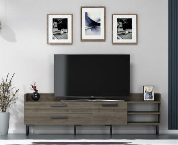 TV stolík PIKE - moderné a praktické riešenie pre vašu obývaciu izbuTV stolík PIKE je ideálnou voľbou pre tých, ktorí hľadajú elegantný a funkčný nábytok do obývačky. Vďaka svojmu modernému dizajnu a praktickému usporiadaniu poskytuje dostatok úložného priestoru a ľahko zapadne do každého interiéru.Vyrobený z kvalitného LTD materiálu s hrúbkou 18 mm, stolík PIKE je zárukou pevnosti a dlhej životnosti. Stolík je vybavený skrinkou s dvoma dvierkami a praktickým regálkom, ktorý umožňuje ľahké usporiadanie vašich multimediálnych zariadení a ďalších doplnkov. Plastové úchytky zaisťujú jednoduché a pohodlné otváranie.Hlavné vlastnosti produktu:Typ tovaru: TV stolíkVhodné do miestnosti: obývacia izbaMateriál: LTDRozmery: 55 x 180 x 29.6 cmFarba: orechVybavenie: skrinka a regálPočet dvierok: 2Úchytky: plastDodatočné informácie: Dodávame v demonte, plastové nožičkyTV stolík PIKE je dodávaný v demontovanom stave, čo uľahčuje prepravu a montáž. Plastové nožičky zaisťujú stabilitu a ochranu podlahy pred poškodením.