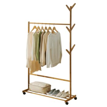 Zbavte sa neporiadku a urobte koniec rozhodenému oblečeniu po zemi s pojazdným vešiakom VIKIR TYP 3. Rozmery stojanu sú (ŠxHxV): 100x35x174 cm. Stojan disponuje šiestimi háčikmi napríklad na zavesenie kabelky, ďalej ho dopĺňa spodná polica, na ktorý môžete umiestniť napríklad obuv. Najviac však…