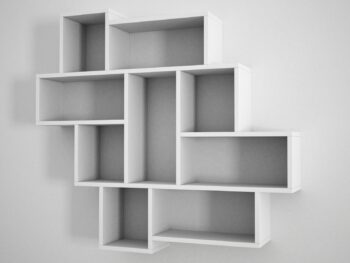 Jednoduchý a nadčasový závesný regál PORELO má zaujímavý tvar, ktorý bude ozdobou miestnosti aj praktický kus nábytku. Regál vám umožní vystaviť vaše obľúbené fotografie, knihy alebo dekorácie v modernom prostredí.Materiál: kvalitné LTD 18 mmFarebné prevedenie: biela matnáRozmery: š115,5 x v103,5 x h14,5 cm.Dodávame v demonte.