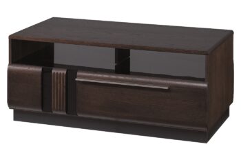 Ponúkame Vám exkluzívnu kolekciu nábytku PORTORIKO, z ktorej si dokážete zariadiť elegantnú spálňu, jedáleň či obývacia izbu. Jej súčasťou je štýlový konferenčný stolík PORTORIKO 41.Dizajnové prevedenie nábytku zvýrazňuje efektné 3D riflovanie na dekoračných lištách, ktoré je kombinované s elegantným čiernym sklom. Korpus je z prírodnej dýhy, predné časti nábytku sú z dubového masívneho dreva. Stolík ponúka praktický odkladací priestor a to vďaka odkladacej poličke a praktickému šuplíku. Úchyt je kovový. Rozmery (š/v/h):  110 x 47 x 60 cm. Farba: dub čokoládový/čierne sklo.Luxusný sektorový nábytok PORTORIKO sa stane ozdobou Vašej domácnosti. Pre zariadenie štýlovej spálne, obývacej izby alebo jedálne si môžete vybrať z viacerých samostatných elementov PORTORIKO. V našej ponuke nájdete aj farebné prevedenie dub antický.Dodávame zmontované.